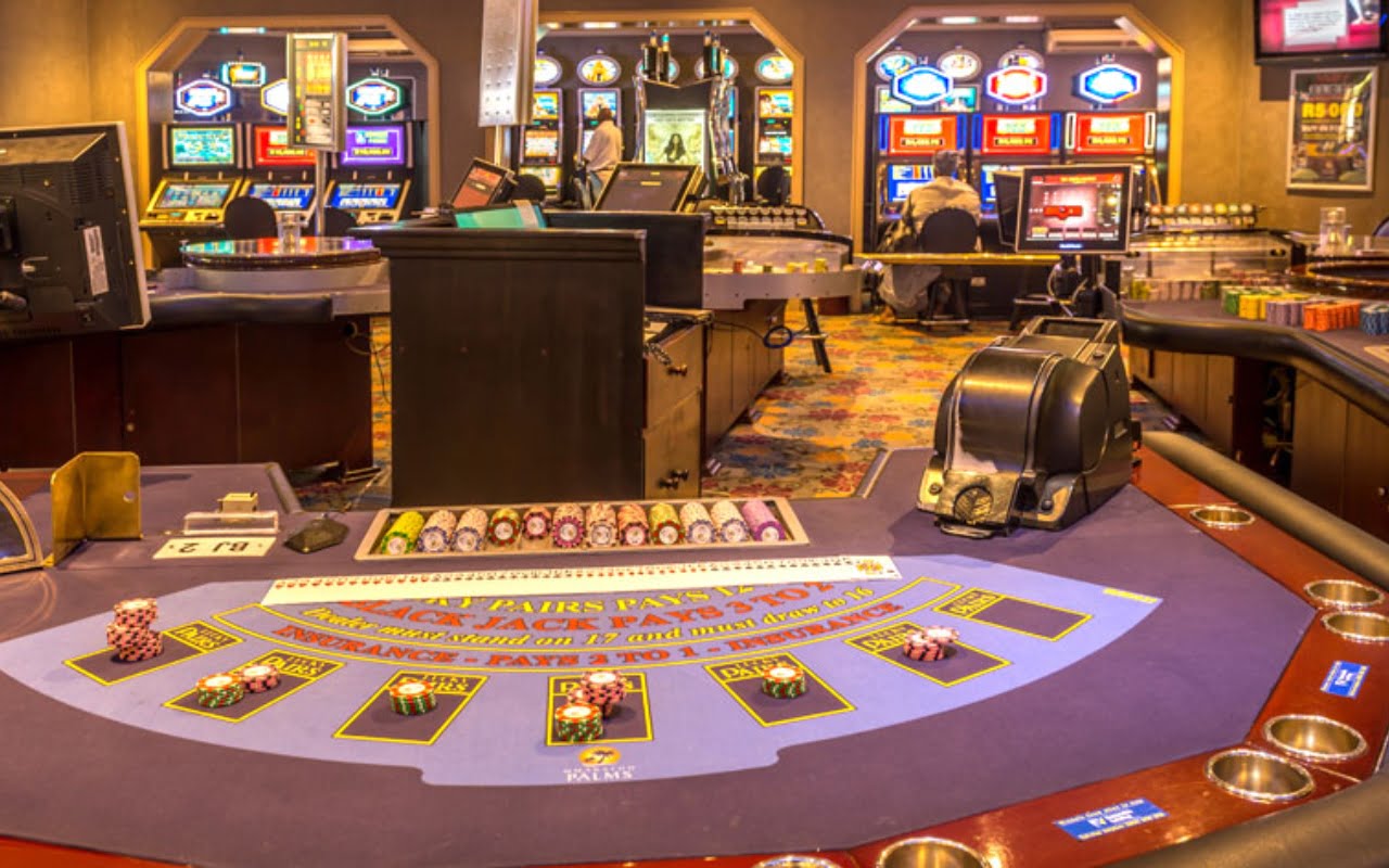 The stylish and peaceful atmosphere of the Jolveranix casino lounge